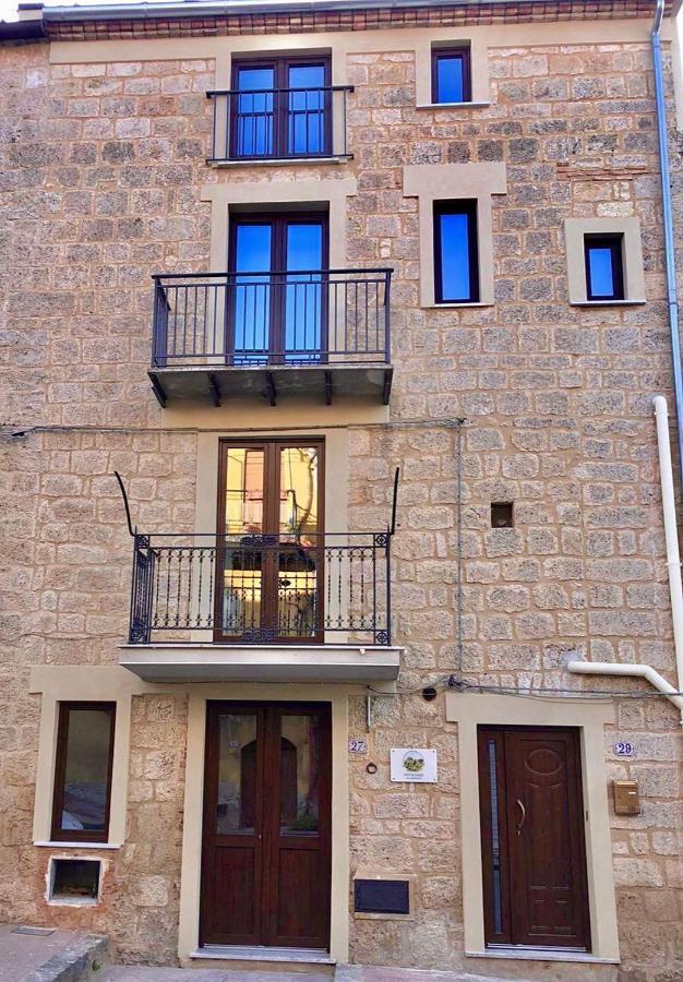La Casa Del Borgo Bed & Breakfast เปตราเลียโซปรานา ภายนอก รูปภาพ
